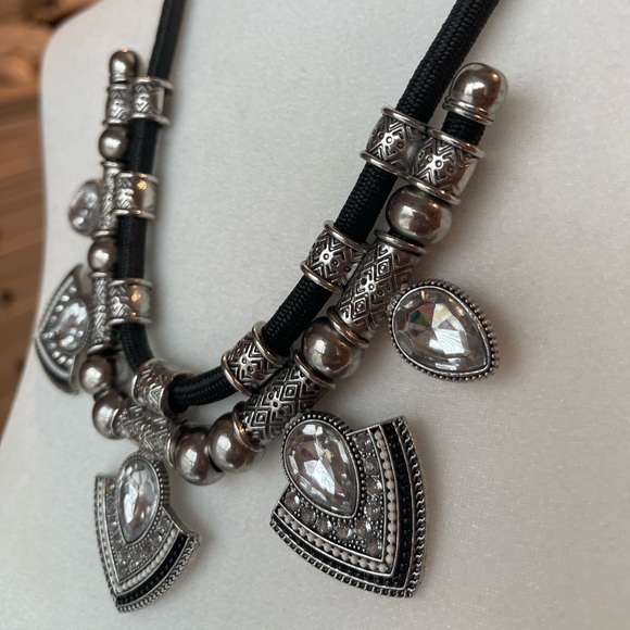 3/$20 Statement necklace Bundle - Picture 3 of 4